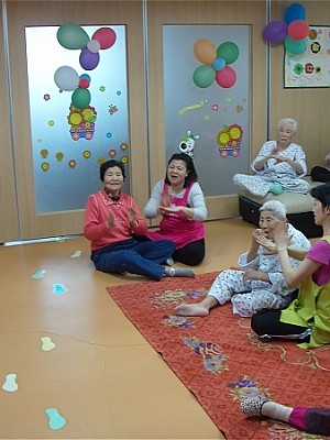 어르신들과 함께 생활체육의 시간을