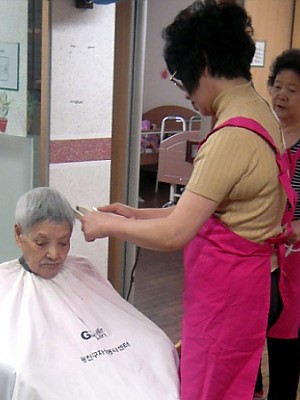 4월 어르신들 이미용