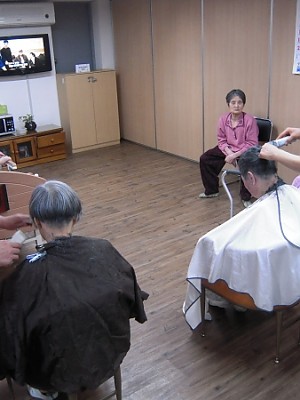 봄 맞이 요양원 어르신들 이미용~