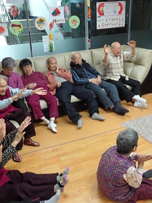 즐거운 데이케어 웃음치료 시간