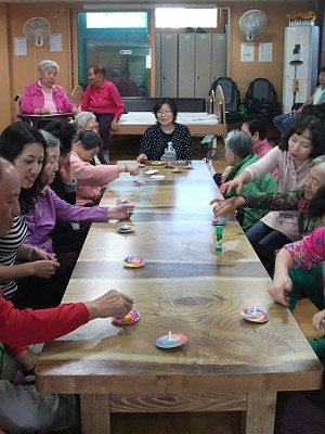 무지개팽이돌리기