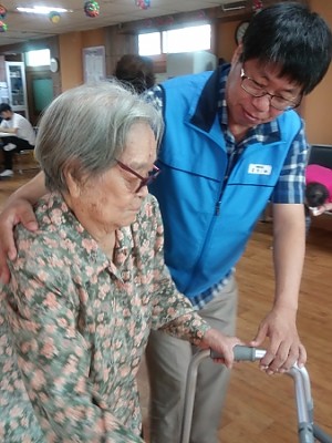 2019.10 윤순림 어르신 운동 도움